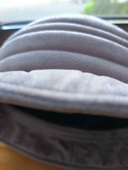 Kapelusz damski rozmiar 57 cm.