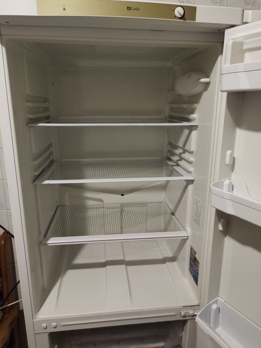 Холодильник Indesit  під ремонт або на запчастини