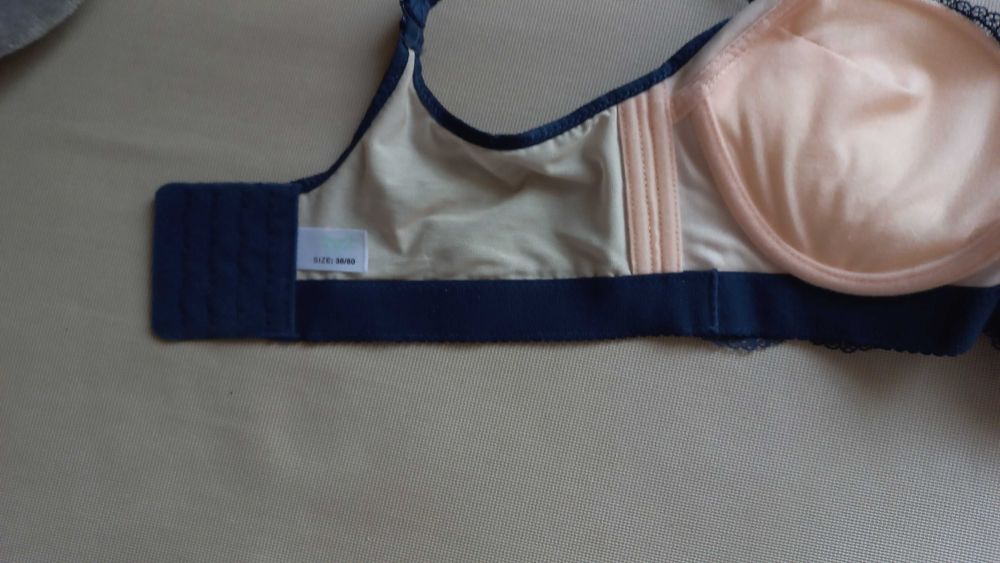 Женский красивый бюстгальтер.