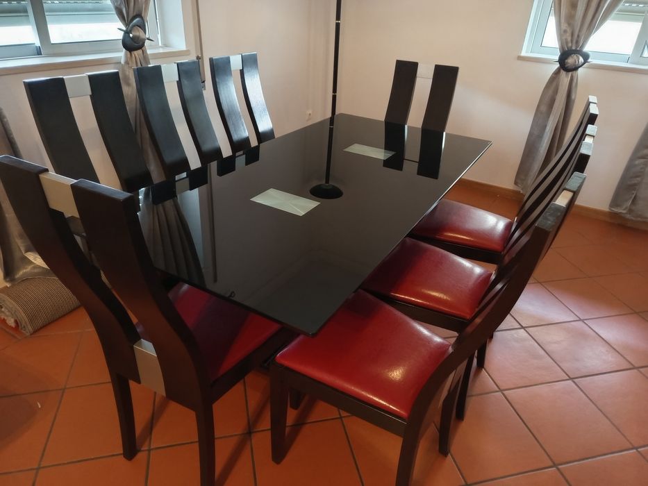 Vendo mesa e cadeiras