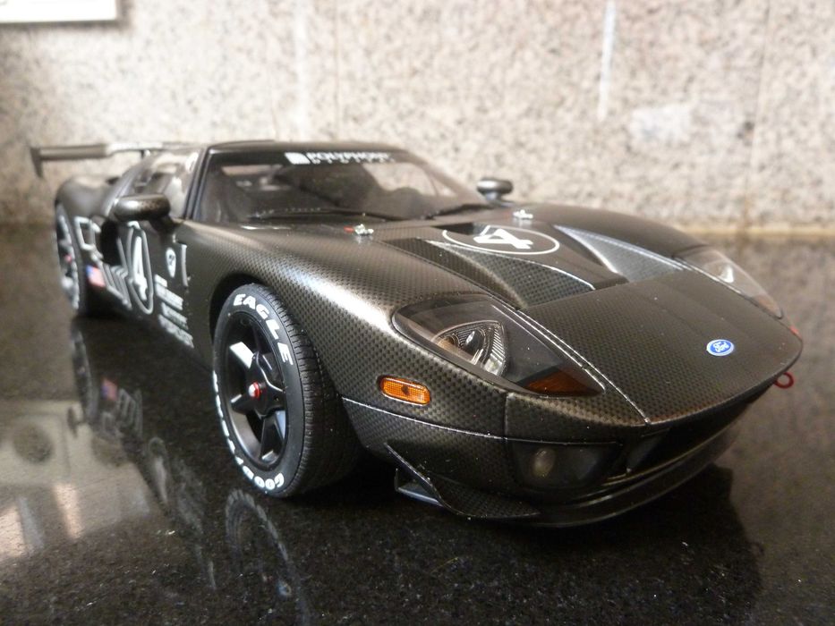 AUTOart 1/18 Ford GT LM Spec Ⅱ Test Car AUTOart 1:18 Ford GT LM Spec II #4 Test Car 2005 Carbon