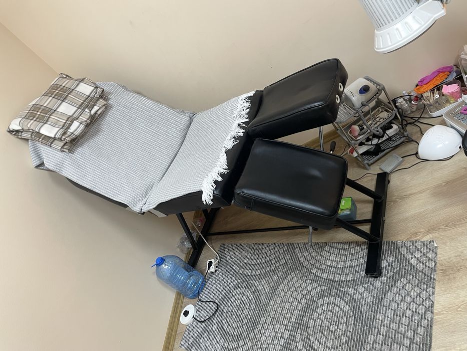 Педикюрна кушетка крісло