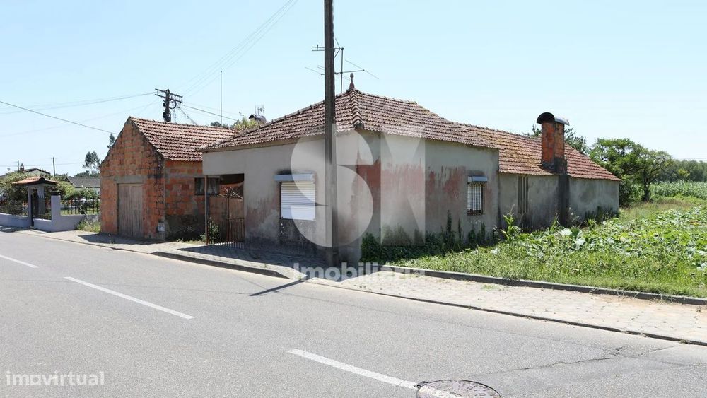 House in need of renovation on a 1,800 m² plot