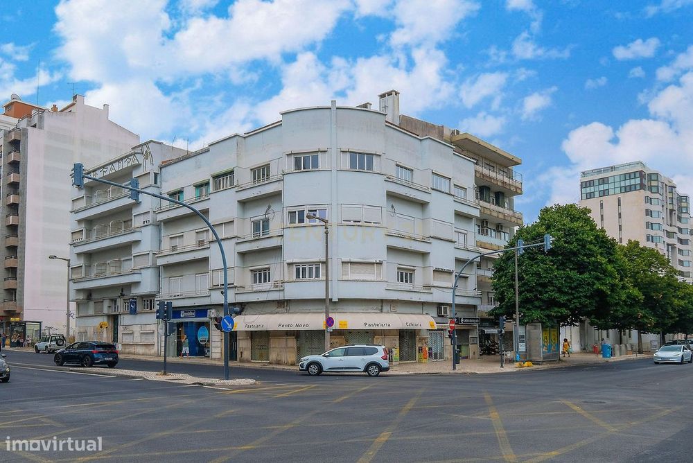 Apartamento T5 com Vista Panorâmica em Alvalade, Lisboa