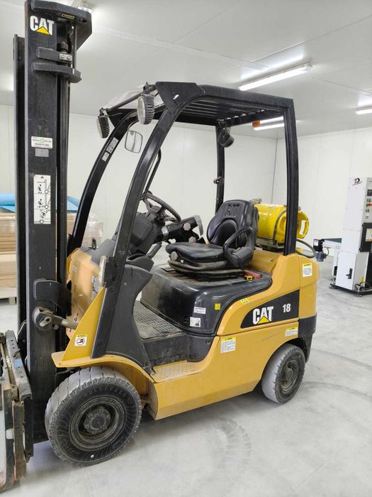 Empilhador CAT 1.8Ton