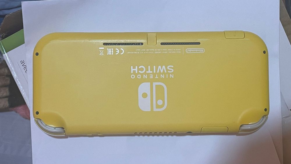 Nintendo Switch Lite Amarela