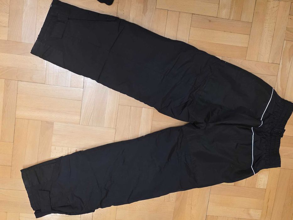 Czarne spodnie sportowe marki Protech Activewear Dynamics.