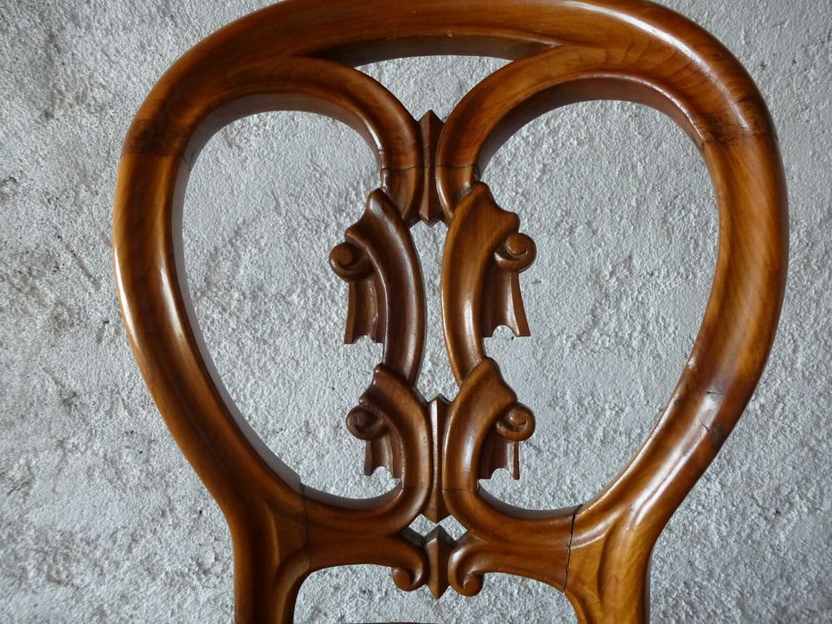 Cadeirinha antiga de costura