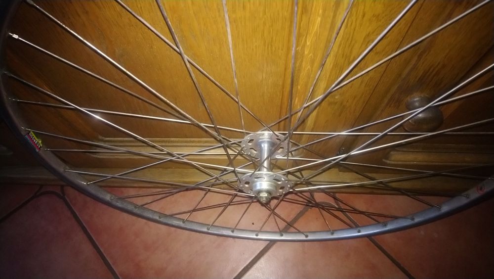 Koło rowerowe szosowe.