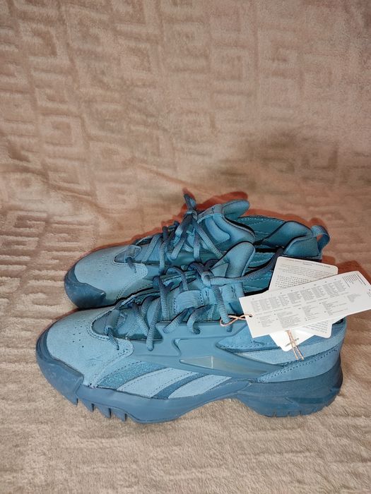 Продам нові кросівки Reebok