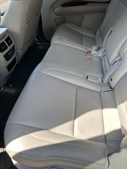 Acura MDX 2015 р, крутий сімейний кросовер