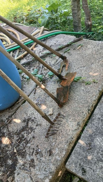 Enxadas baratas,usadas .
