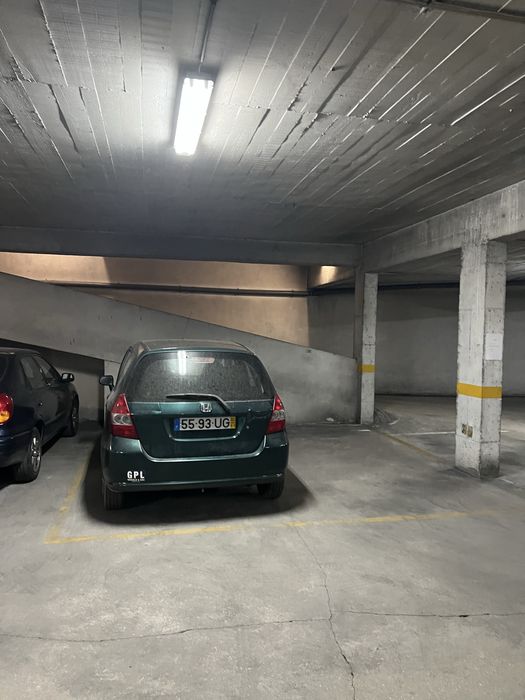 Lugar de parqueamento - garagem