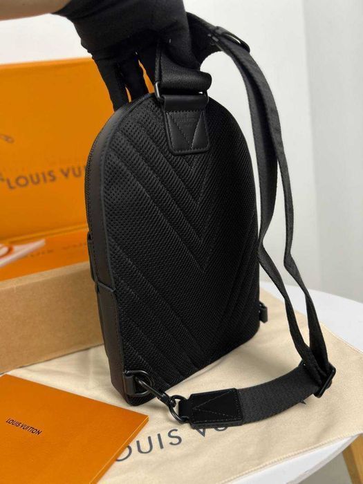 Кожаный слинг Louis Vuitton плечевая сумка LV черный рюкзак ЛВ c822