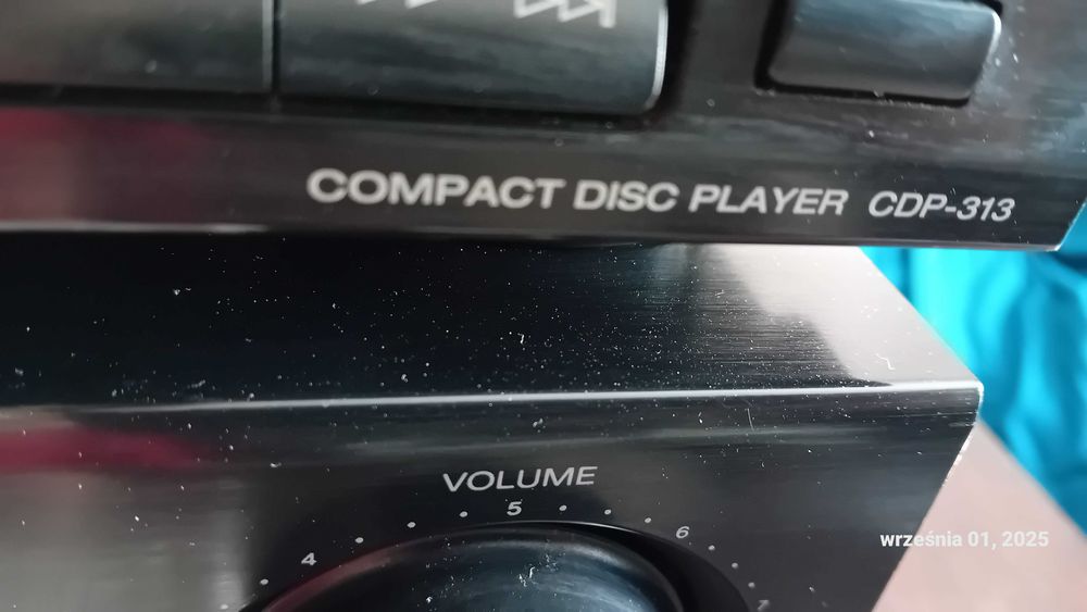 Wieża Sony z głośnikami