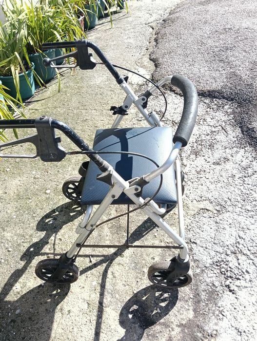 Vendo andarilho em alumínio