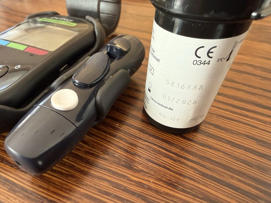 Glukometr OneTouch Select Plus Flex zestaw nakłuwacz etui