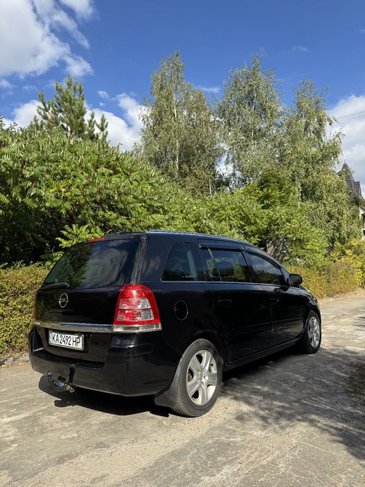 Продається автомобіль Опель ZAFIRA B