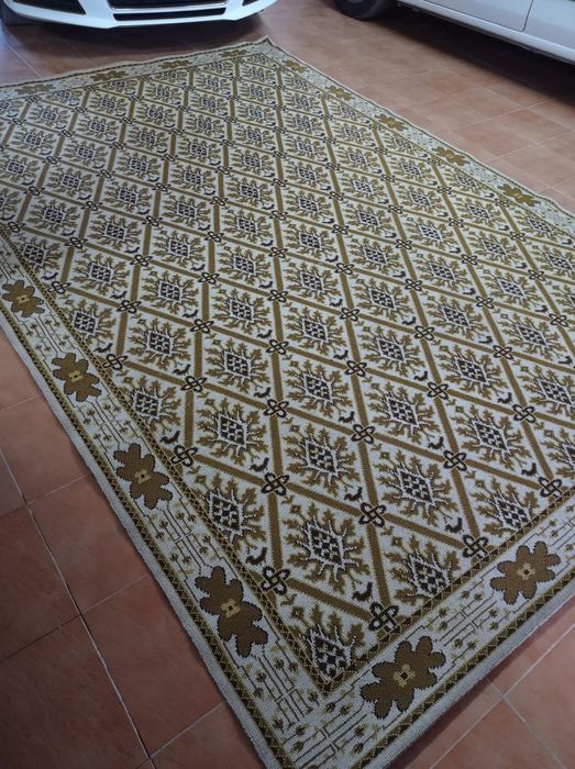 Carpete antiga medidas: 2,40×3,50cm