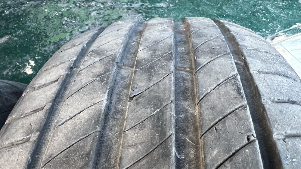Dois pneus Michelin 195 / 65 R 15 Primacy 4 - kangoo
