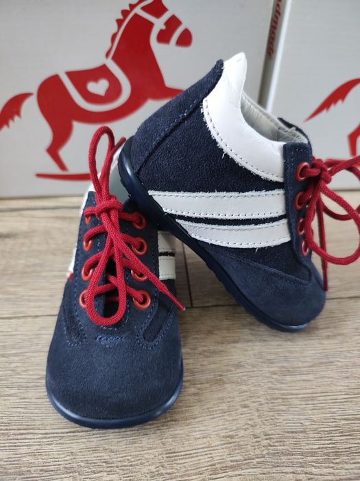 Trzewiki /Roczki Emel 18