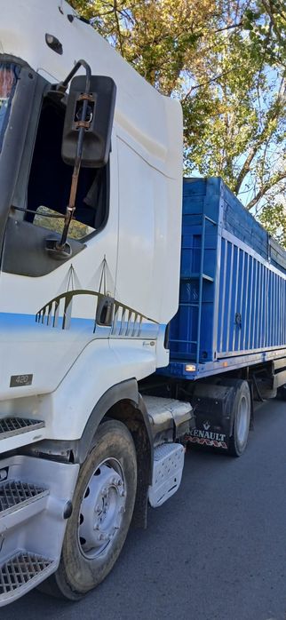 Продам грузовик рено в комплекте с полуприцепом,в отличном состоянии.