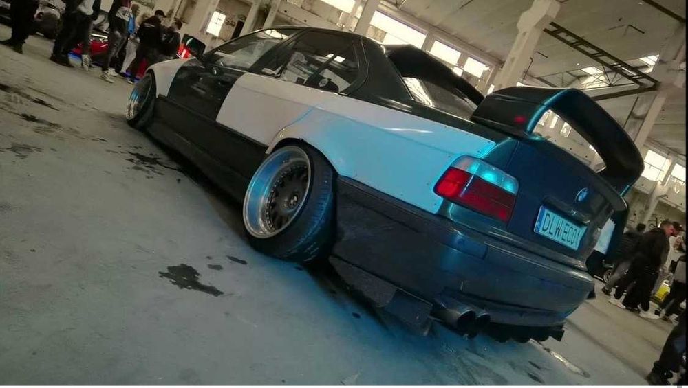 Felony BMW 3 E36 SEDAN 6 elementów Wycięcia na Klamki podkład
