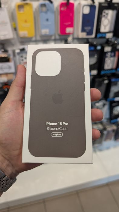 Оригінальні чохли на iPhone 15 pro також OtterBox,Proove