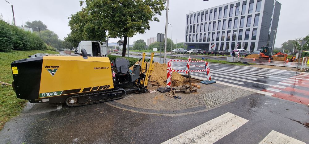 Przewierty sterowane Kret wbijanie rur przeciski usługi minikoparką