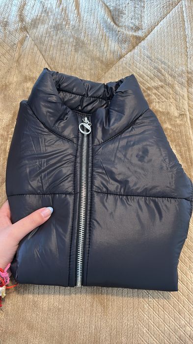 Colete preto com fecho