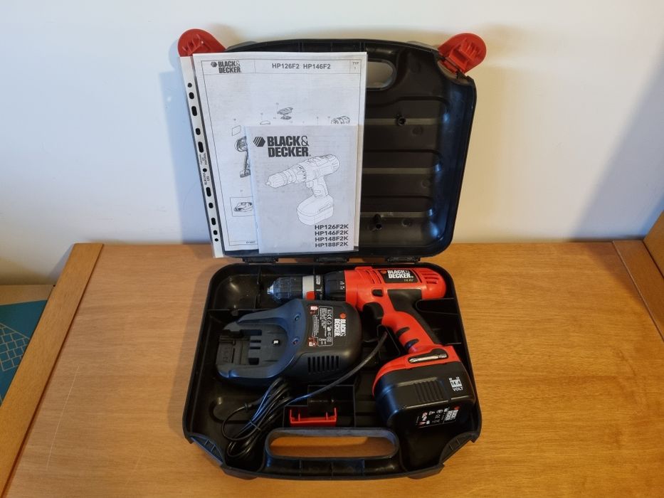 Berbequim/aparafusador sem fio Black & Decker.
