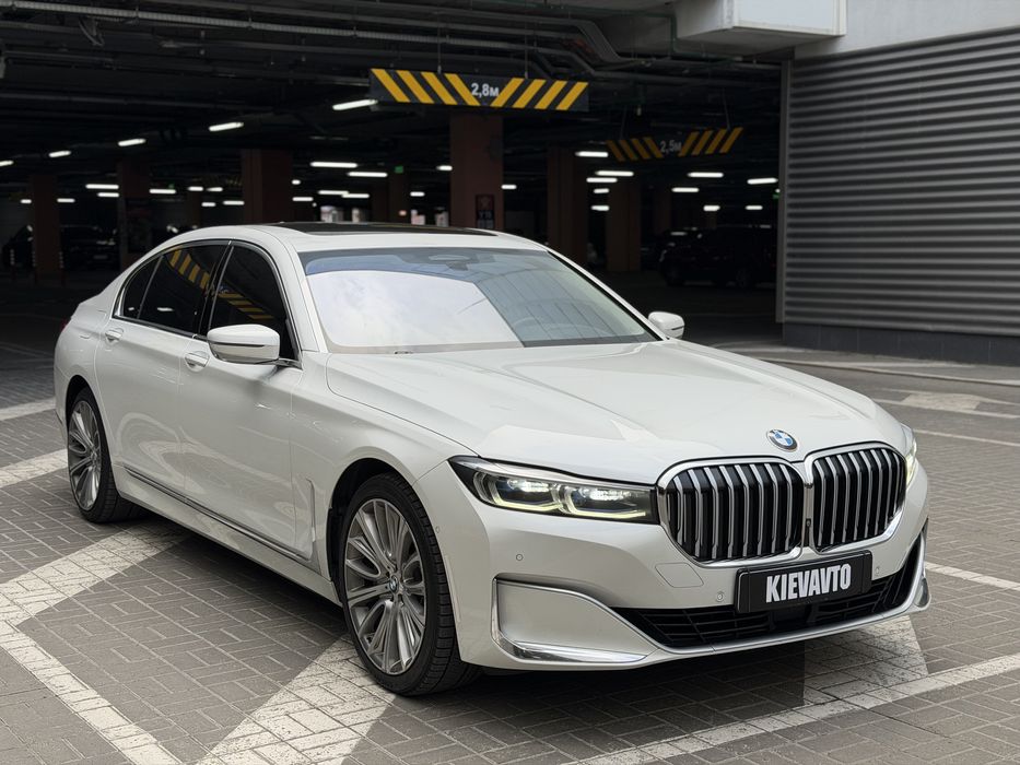 Bmw 750, 2019, 4.4 бензин.