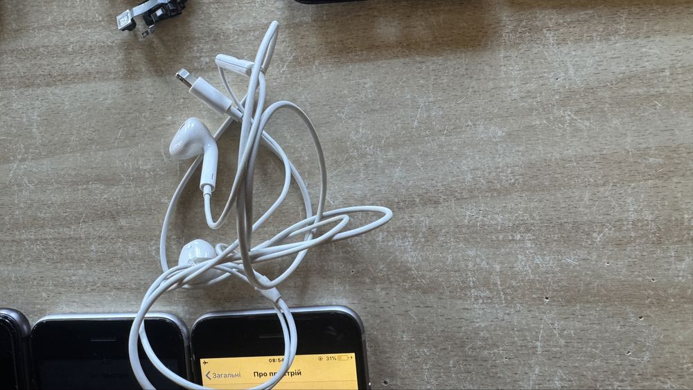 Айфони б/У і запчастини до них