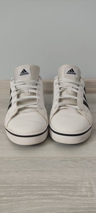 Продам кеди Adidas.