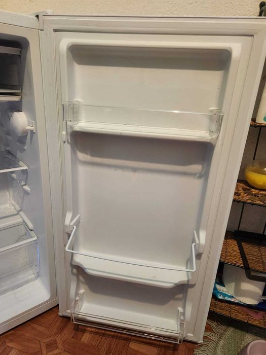 Frigorífico 84L COM CONGELADOR