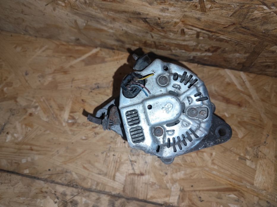 Toyota Yaris I 1.0 benzyna alternator