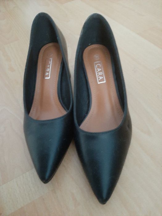 Buty pantofle  na słupku