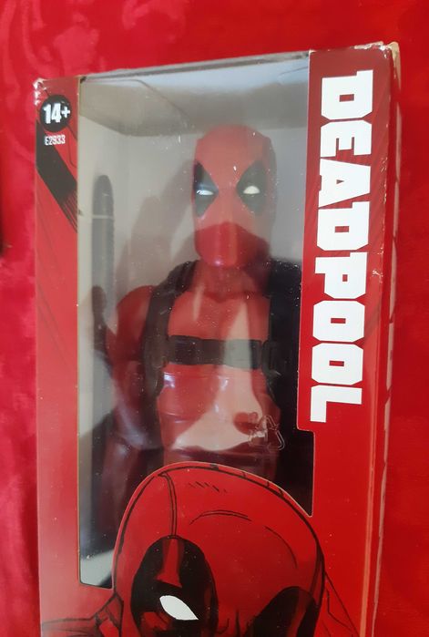 Deadpool boneco 30 cm Marvel Hasbro