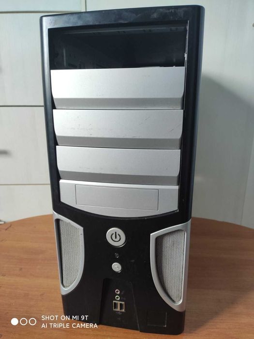 Якісний комп'ютерний корпус ATX / Tower