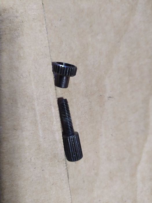 Śrubka regulacyjna, przelotowa Hamulec Cantilever, Caliper 5x18mm NOWA