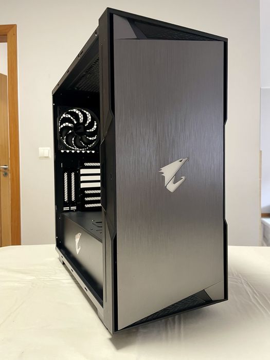 Gigabyte Aorus c300 glass rgb