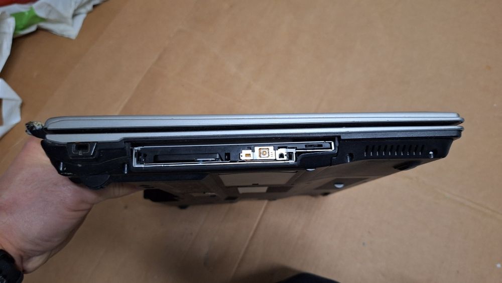 Laptop Asus F3M uszkodzony