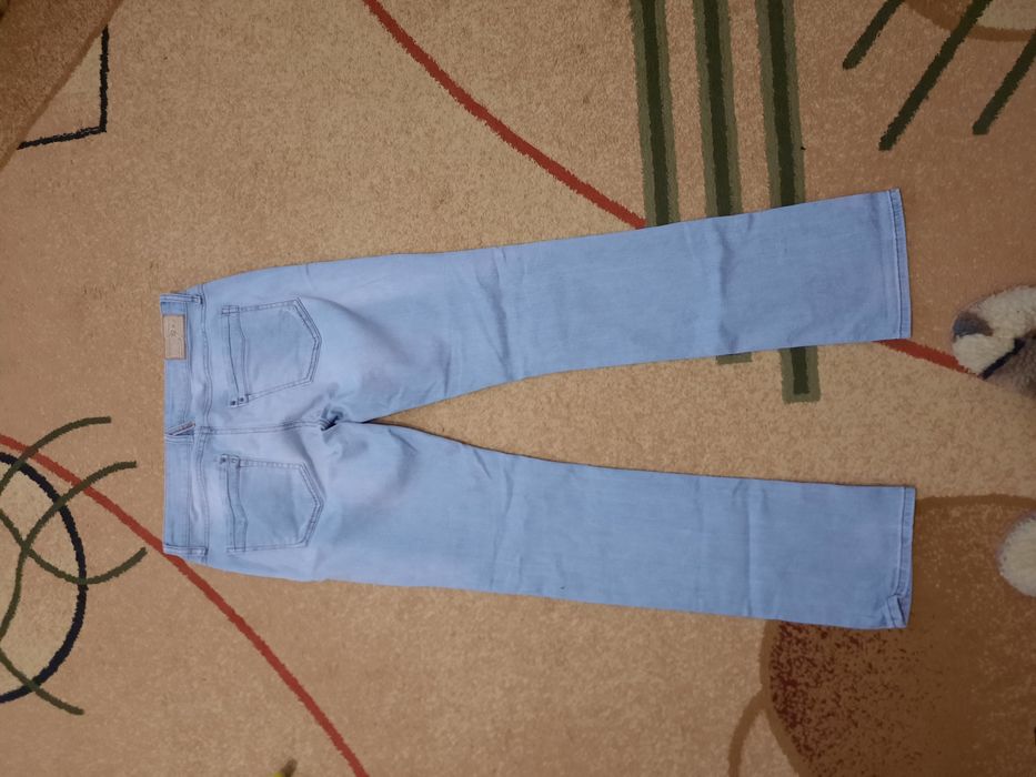 Продом женские джинсы фирмы Colins