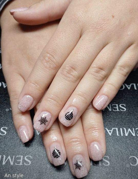 Manicure hybrydowy