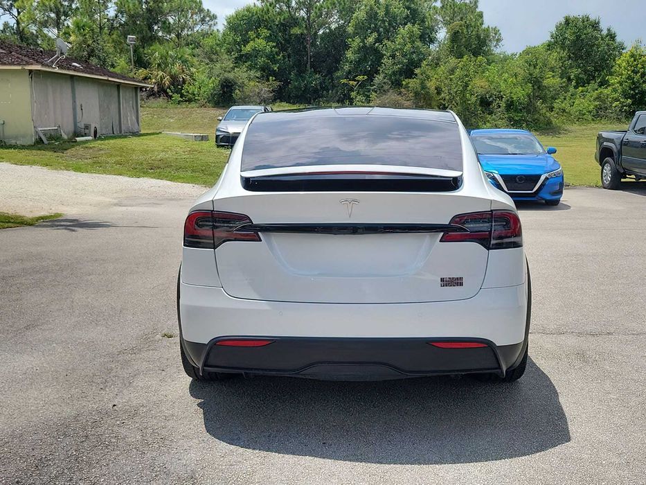 Tesla Model X      2022