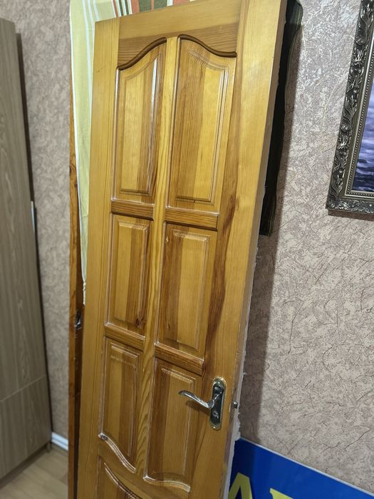 Продам деревʼяні двері з луткою