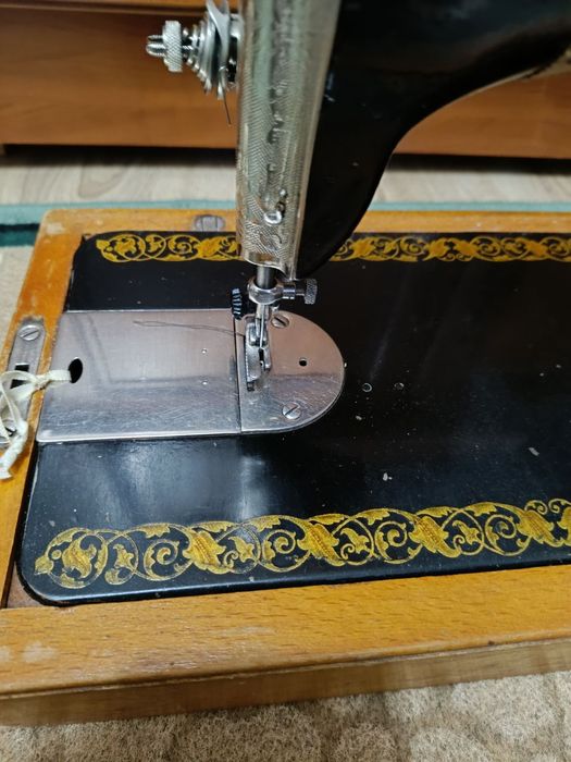 Продам швейну машинку