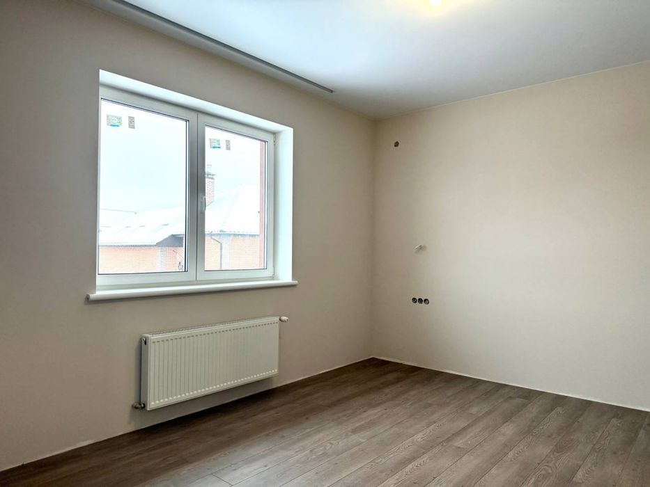 Газифікований будинок з ремонтом на 8 сотках. Гараж. Мін. оформлення