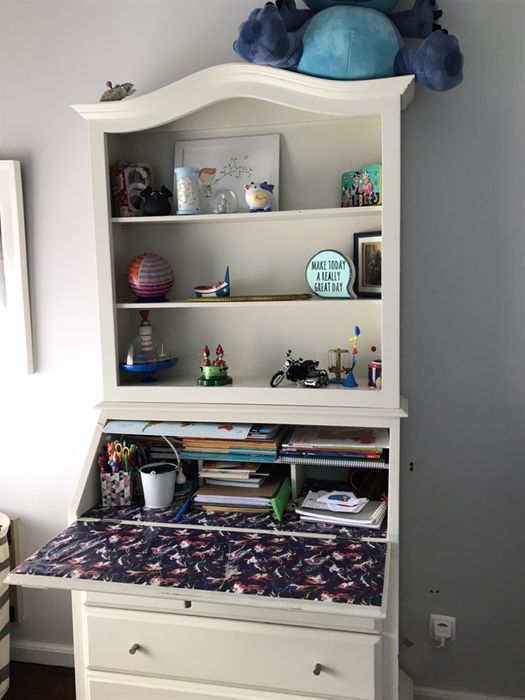 Móvel Escrivaninha lacada com gavetas