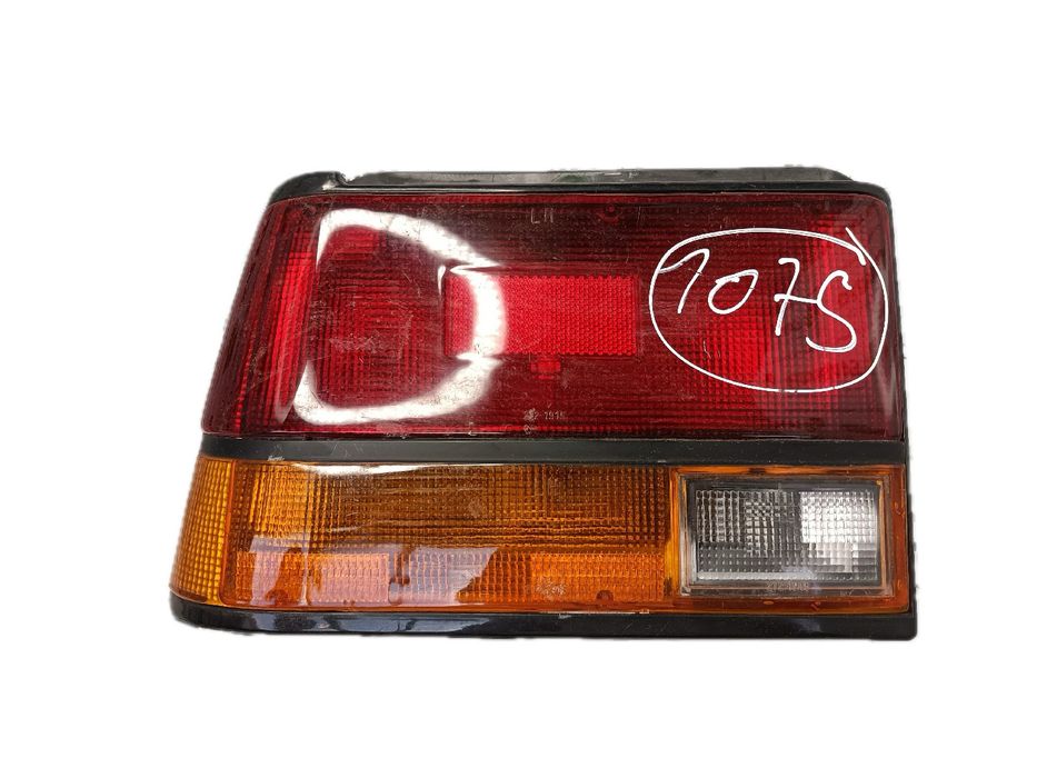 Farolim esquerdo TOYOTA Corolla Sedan (_E9_)